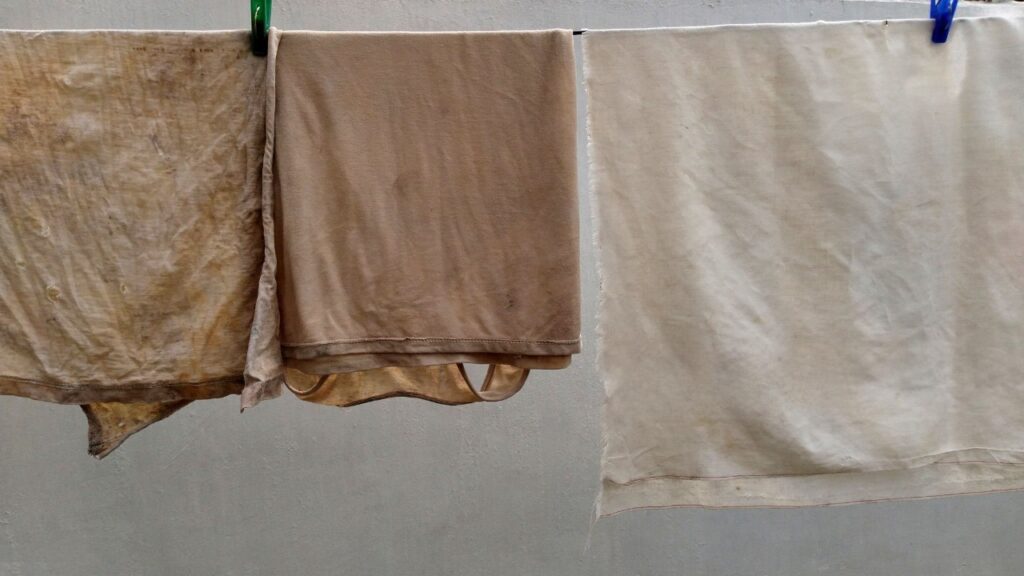 Boll & Branch sheets at wash 0, 15, and 37 showing pilling development